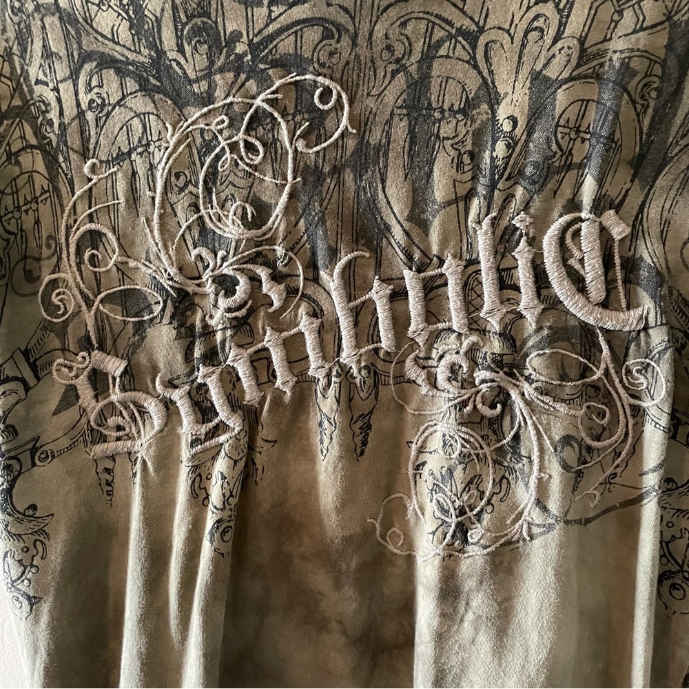 Symbolic Graphic TShirt Distressed Size Medium